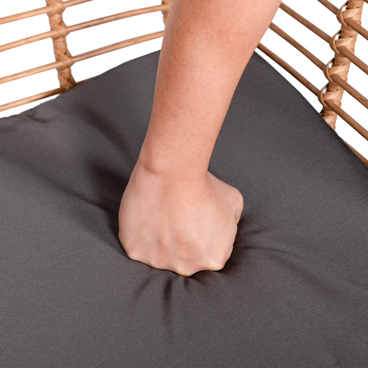 4-teiliges Gartenmöbelset aus geflochtenem Kunststoff – Graue Kissen – 1 Sofa, 2 Sessel, 1 Couchtisch