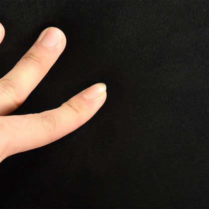 Breiter Esszimmerstuhl mit Samtarmlehnen, Schwarz/Dunkelgrau – KAMELY